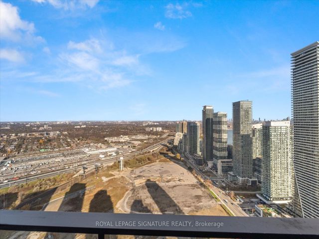 PH05 - 2220 Lake Shore Blvd W