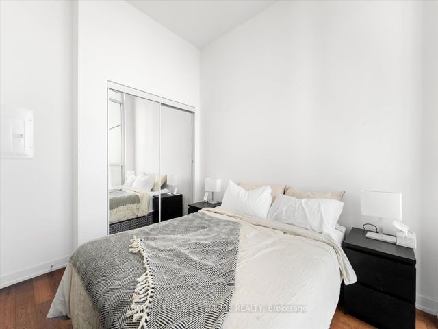 PH05 - 2220 Lake Shore Blvd W