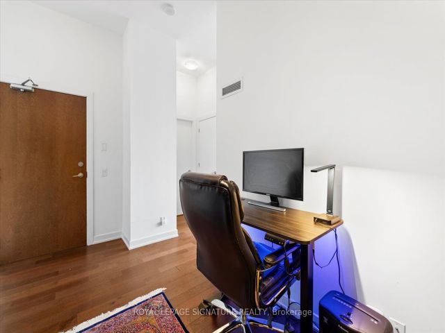 PH05 - 2220 Lake Shore Blvd W