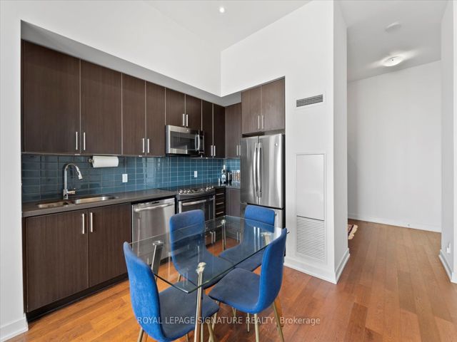 PH05 - 2220 Lake Shore Blvd W