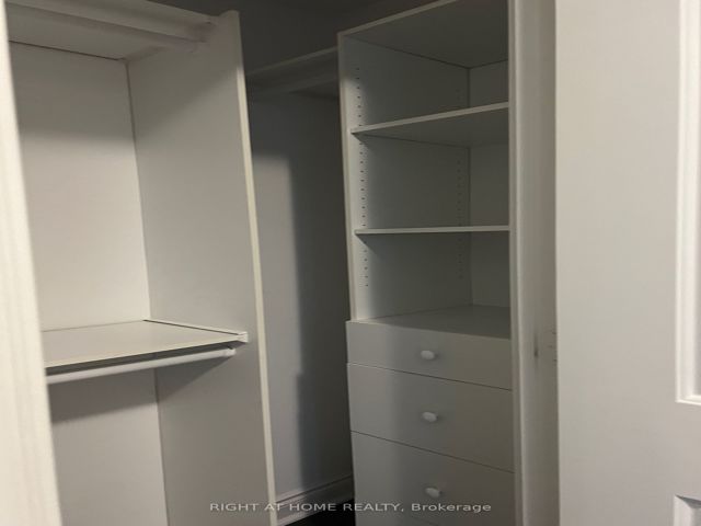 432 - 80 MARINE PARADE DR Dr