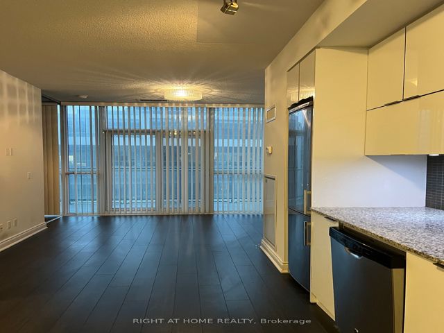 432 - 80 MARINE PARADE DR Dr