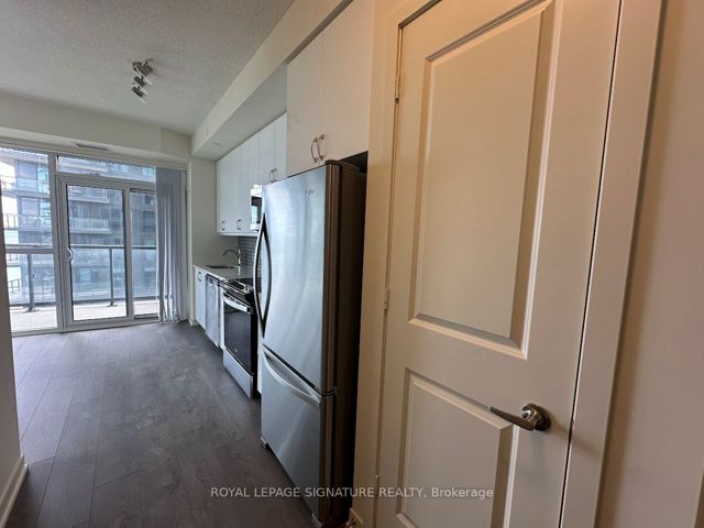 1102 - 38 Annie Craig Dr