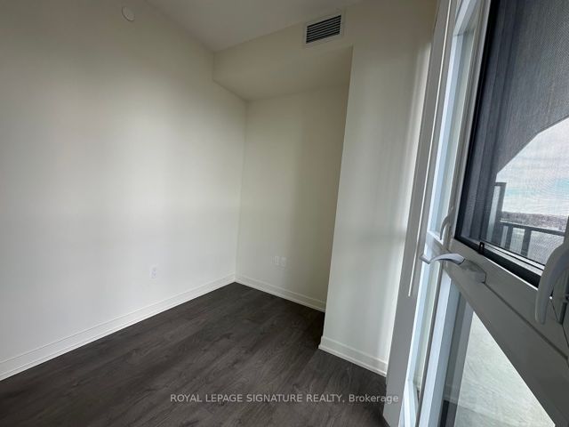 1102 - 38 Annie Craig Dr