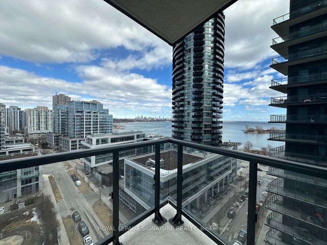 1102 - 38 Annie Craig Dr