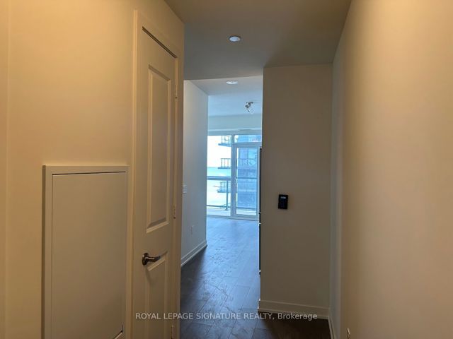 1102 - 38 Annie Craig Dr