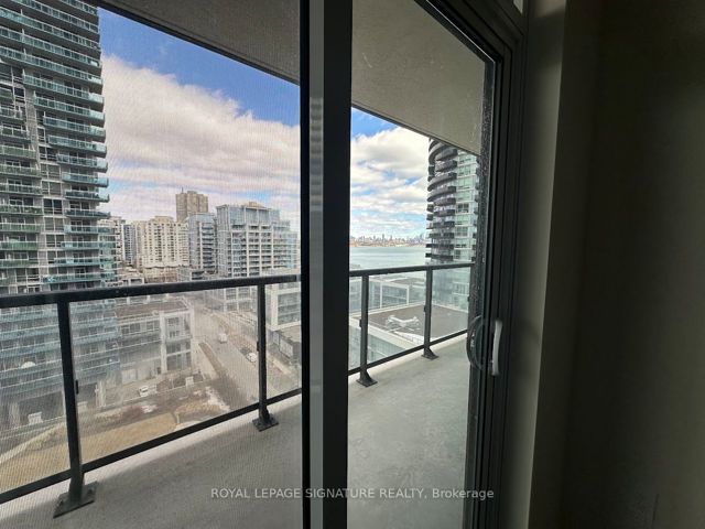 1102 - 38 Annie Craig Dr
