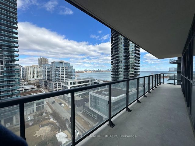 1102 - 38 Annie Craig Dr