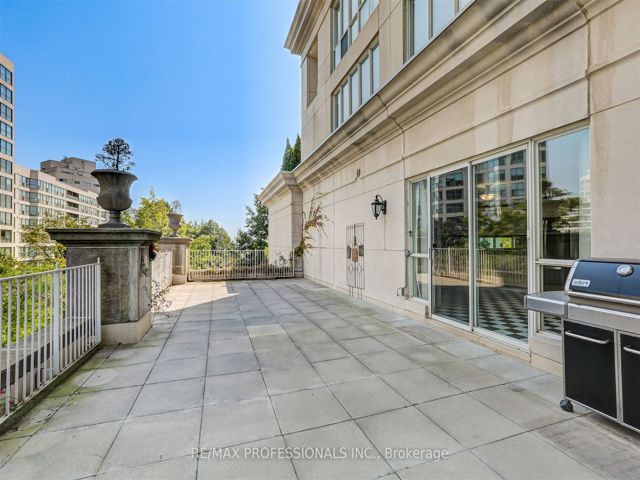205 - 2287 Lake Shore Blvd W