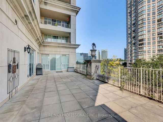 205 - 2287 Lake Shore Blvd W