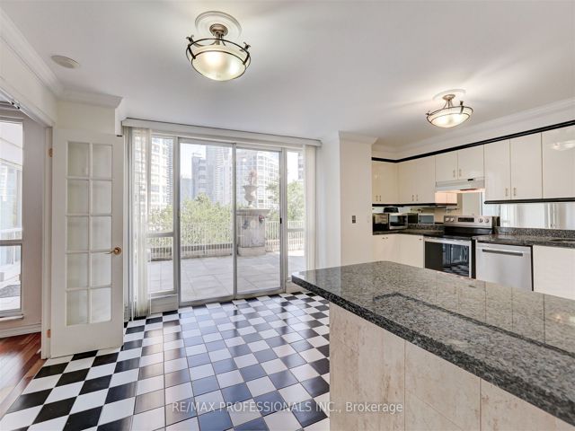 205 - 2287 Lake Shore Blvd W
