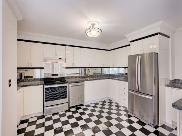 205 - 2287 Lake Shore Blvd W