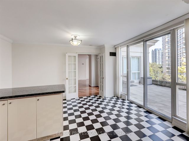 205 - 2287 Lake Shore Blvd W