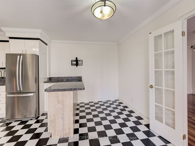 205 - 2287 Lake Shore Blvd W