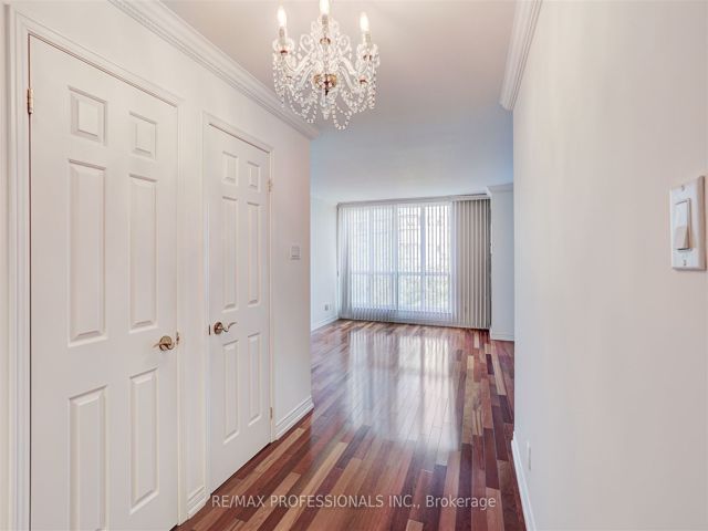205 - 2287 Lake Shore Blvd W