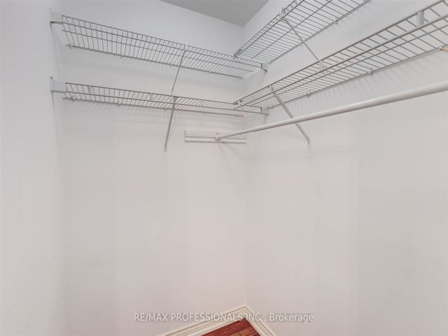 205 - 2287 Lake Shore Blvd W