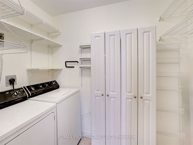 205 - 2287 Lake Shore Blvd W