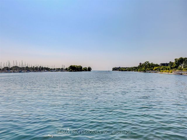 205 - 2287 Lake Shore Blvd W