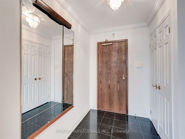 205 - 2287 Lake Shore Blvd W