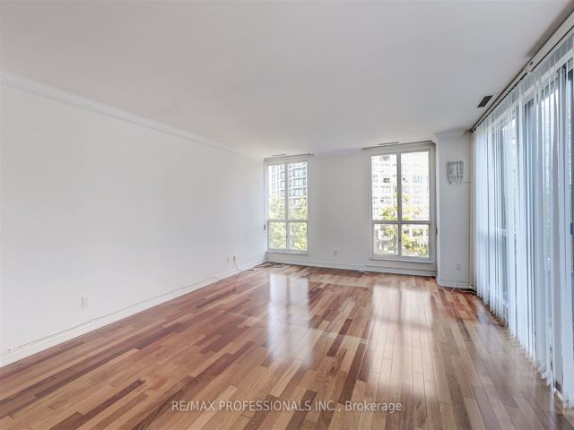 205 - 2287 Lake Shore Blvd W