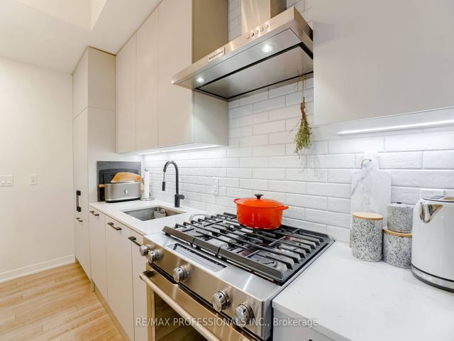 508 - 2118 Bloor St W