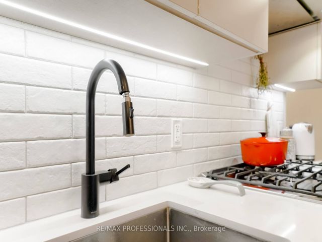 508 - 2118 Bloor St W