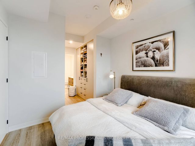 508 - 2118 Bloor St W