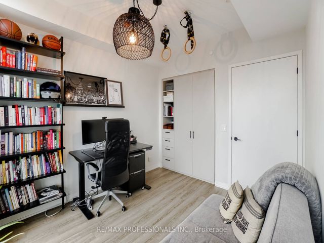 508 - 2118 Bloor St W