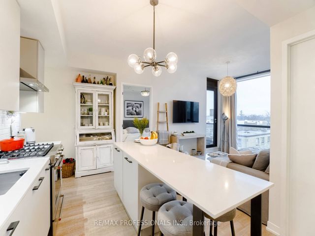 508 - 2118 Bloor St W