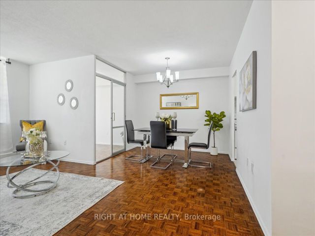 115 - 15 La Rose Ave