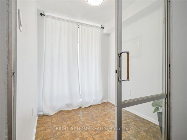 115 - 15 La Rose Ave