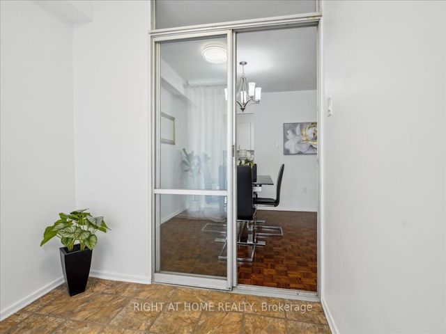 115 - 15 La Rose Ave