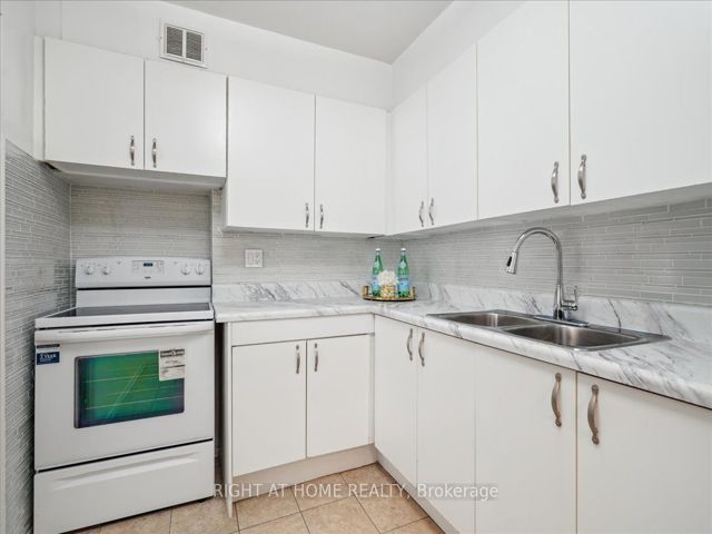 115 - 15 La Rose Ave