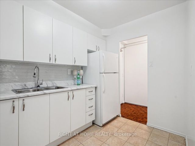115 - 15 La Rose Ave