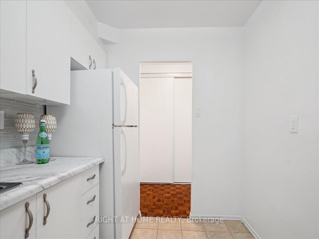 115 - 15 La Rose Ave