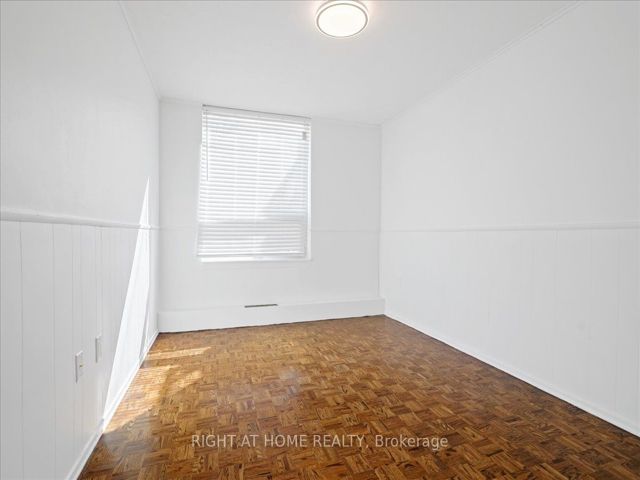115 - 15 La Rose Ave