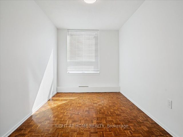 115 - 15 La Rose Ave