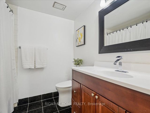 115 - 15 La Rose Ave