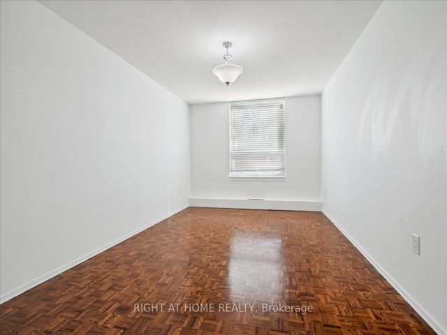 115 - 15 La Rose Ave