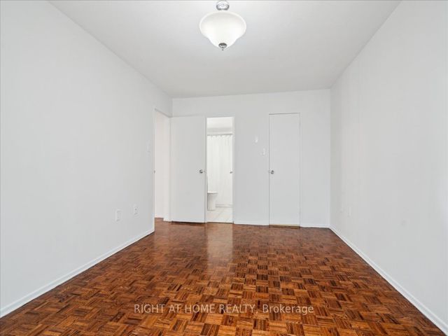 115 - 15 La Rose Ave
