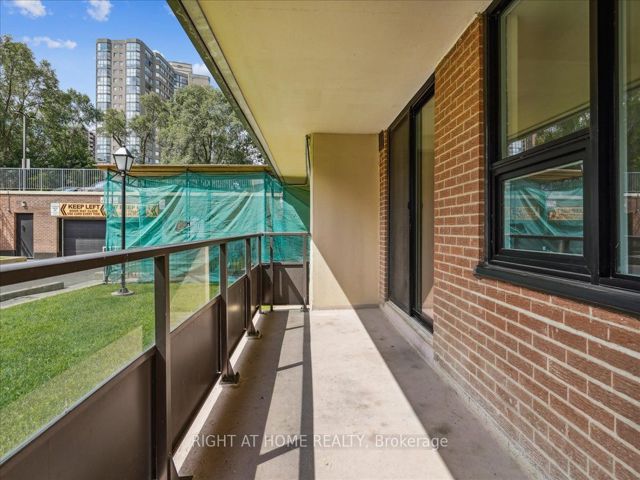 115 - 15 La Rose Ave