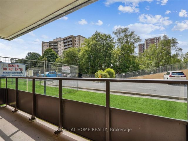 115 - 15 La Rose Ave