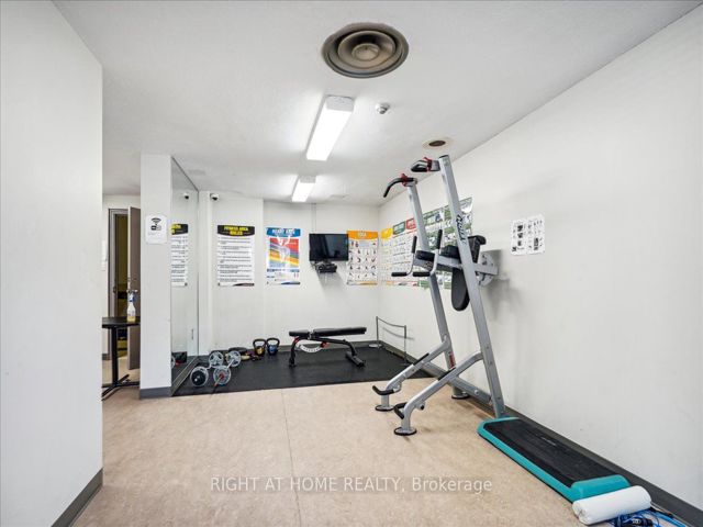115 - 15 La Rose Ave