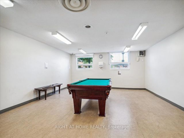 115 - 15 La Rose Ave