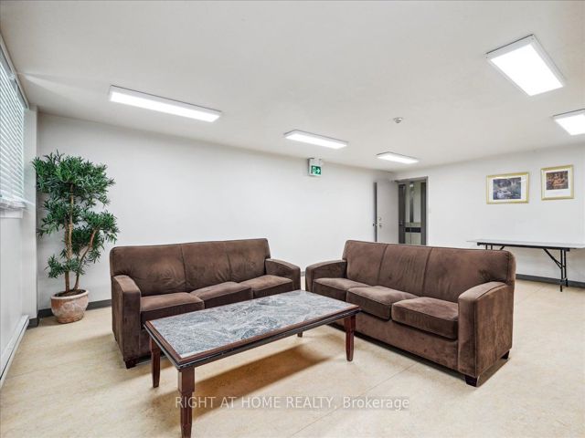 115 - 15 La Rose Ave