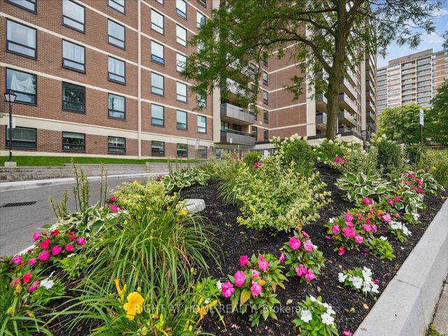 115 - 15 La Rose Ave