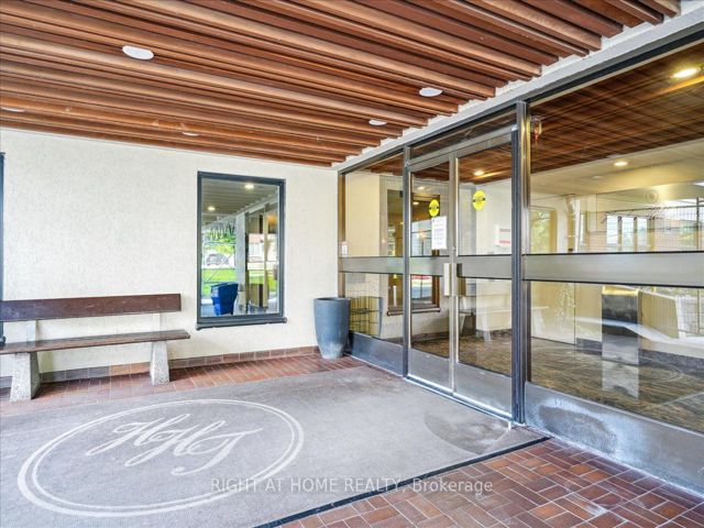 115 - 15 La Rose Ave