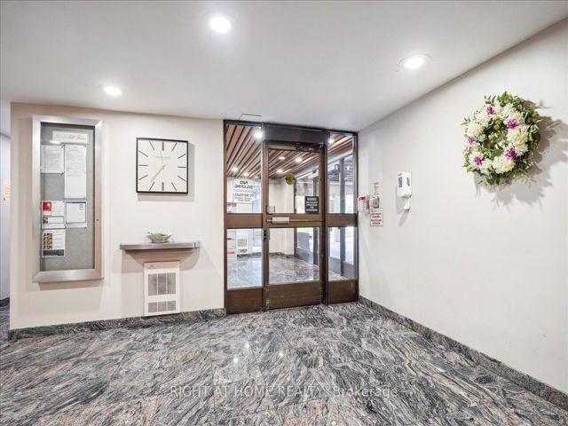 115 - 15 La Rose Ave