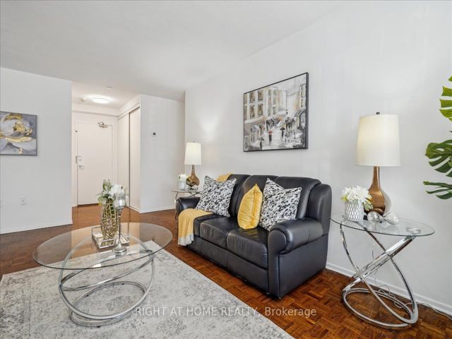 115 - 15 La Rose Ave