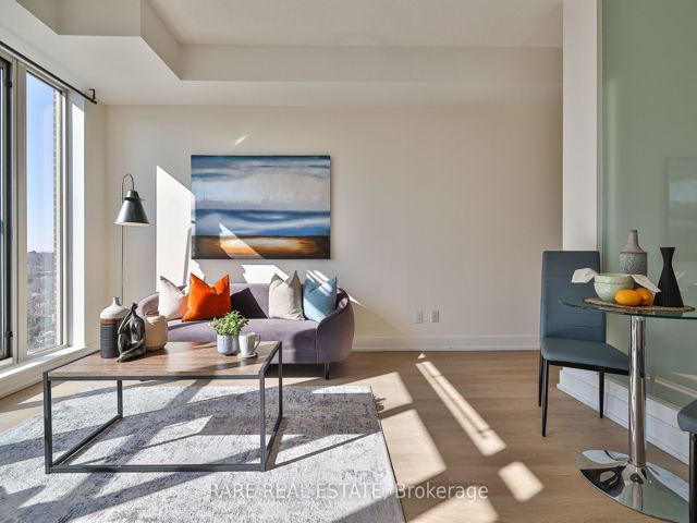 607 - 1638 Bloor St W